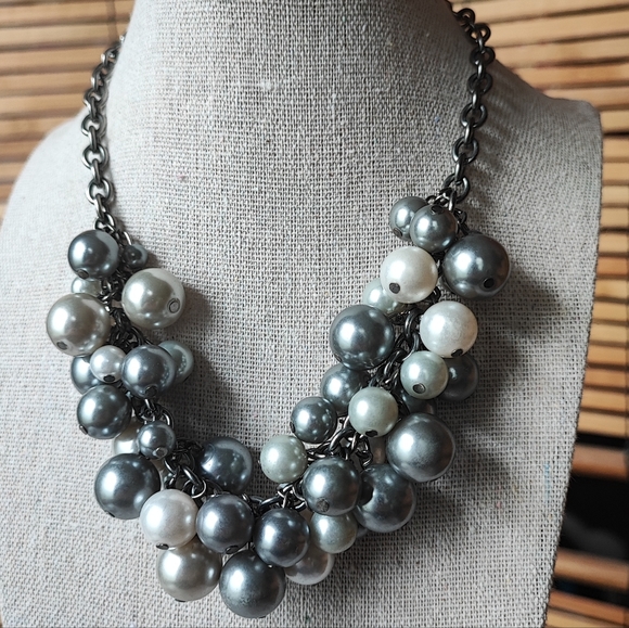 Faux White Gray Pearl Unsigned Cha Cha Necklace Pewter Tone - Picture 2 of 9